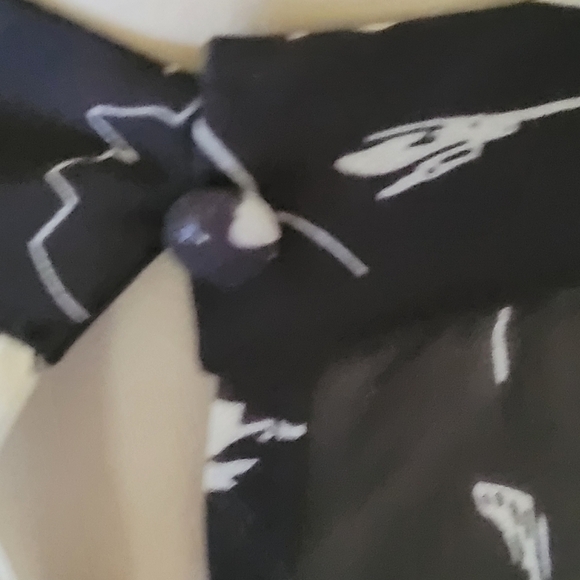 Boutique Cropped Floral Print Smocked Waist Blouse Long Sleeve - Picture 9 of 11